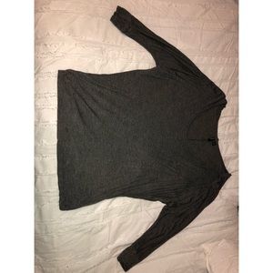 Soft, grey quarter sleeved shirt with pocket